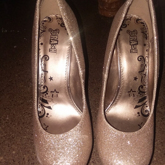 Brash gold heels size 6.5 - Picture 1 of 5